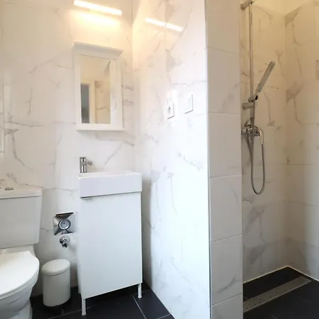 A13 Downtown With Parking * Budapesta