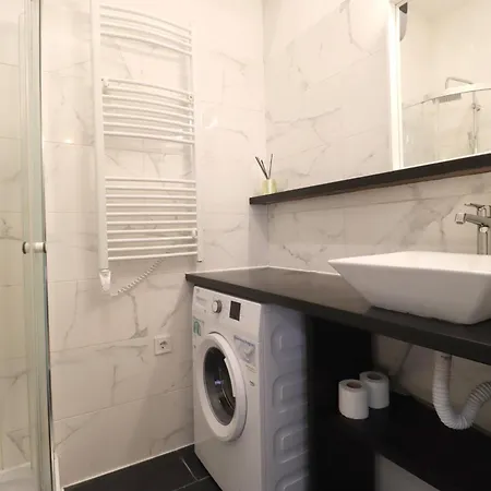 A13 Downtown With Parking *