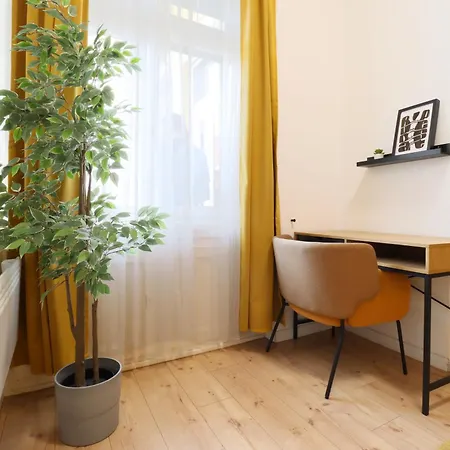 A13 Downtown With Parking Budapesta